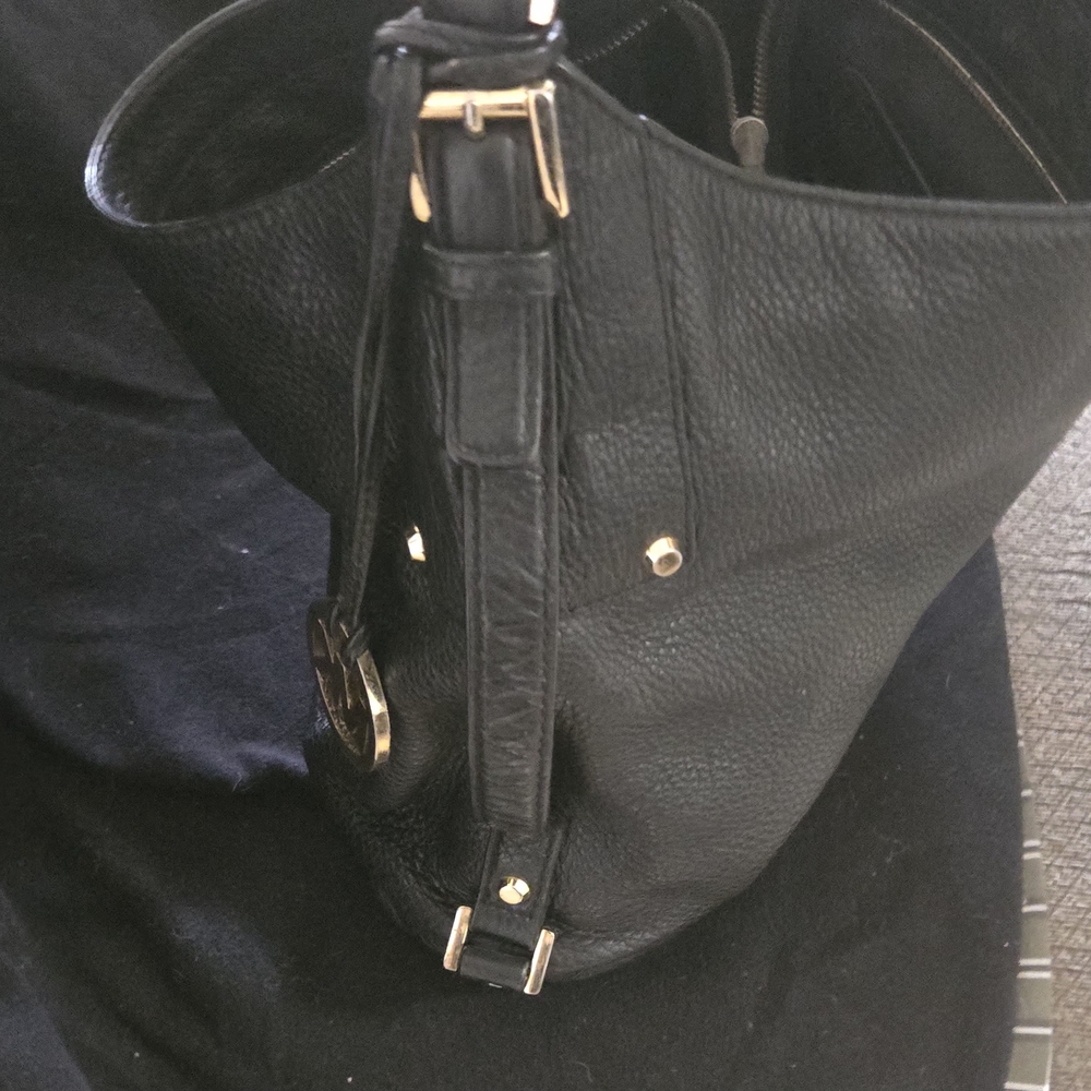 Michael Kors Black Leather Shoulder Bag with Gold Accents - Picture 3 of 6